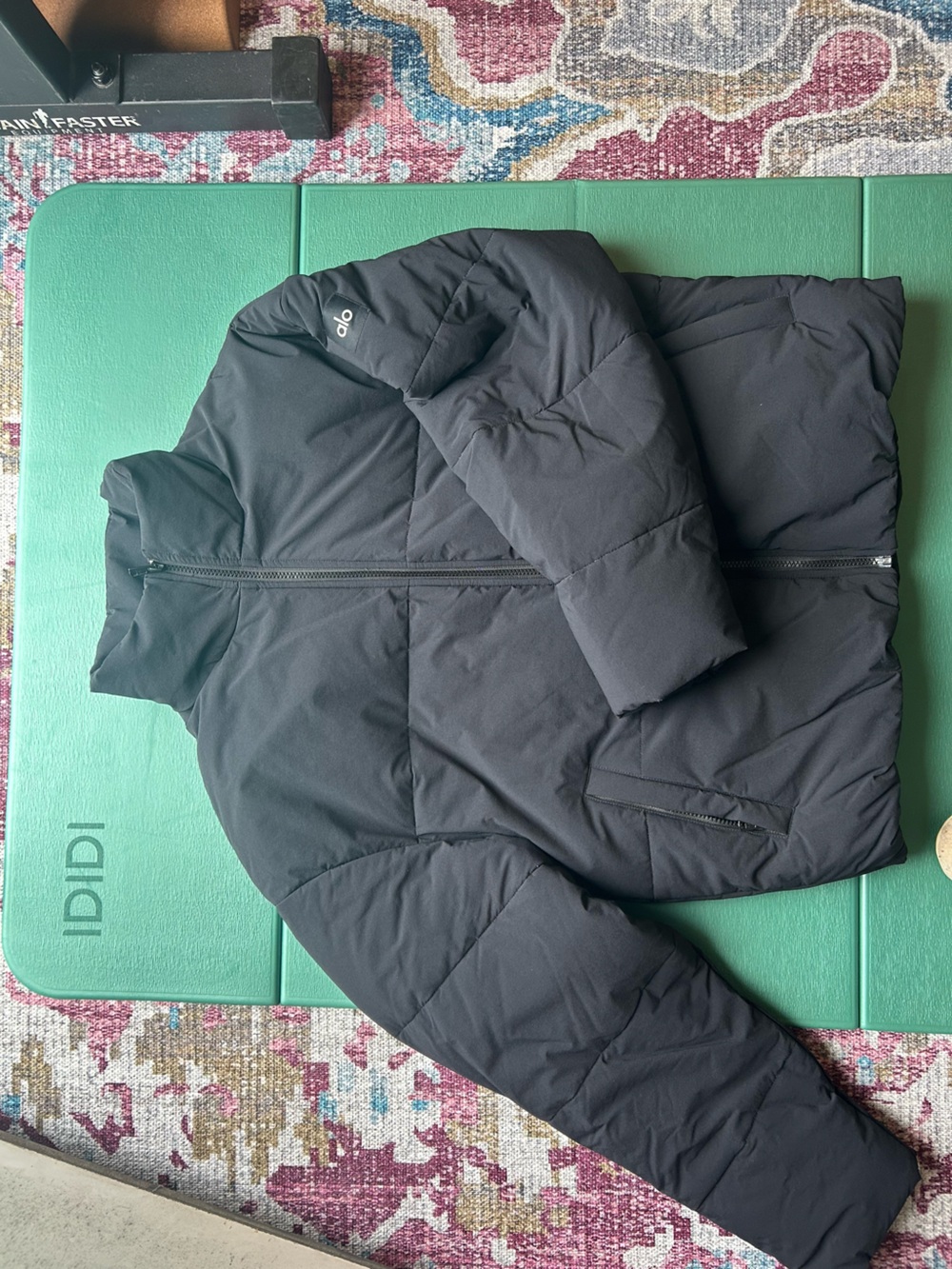 Unisex ALO Yoga Black Puffer Jacket — Insulated Zip Front
